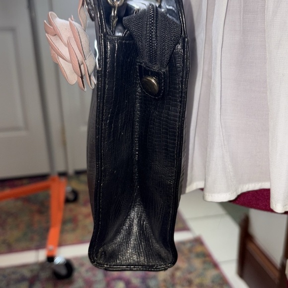 Robinson’s leather Crossbody bag reptile/ croc imprint black gold tone HW EUC - Picture 5 of 17